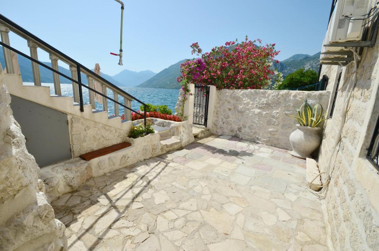 Apartamento Tau Mir I Dobro Kotor Exterior foto